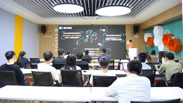 https://news.xidian.edu.cn/__local/9/A1/FA/8D787197201A4449875F960A204_433B86BE_4B65A.jpg