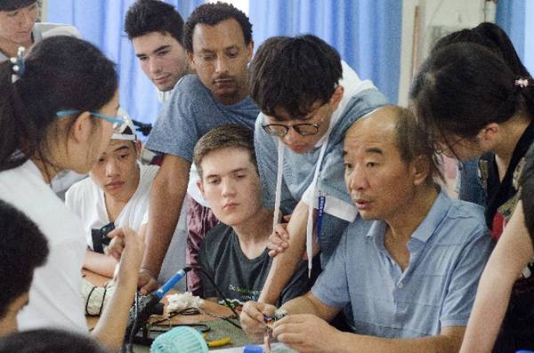 http://news.xidian.edu.cn/__local/C/2C/46/E74752544D3E7DAE593DCDC8CF3_6154E89F_266A7.jpg