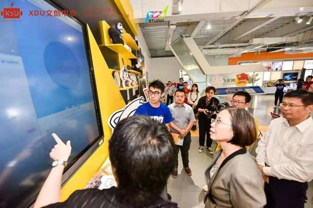 https://news.xidian.edu.cn/__local/F/1A/B6/99EFD273D348EA5B52A3400C939_203FB9A4_157B7.jpg
