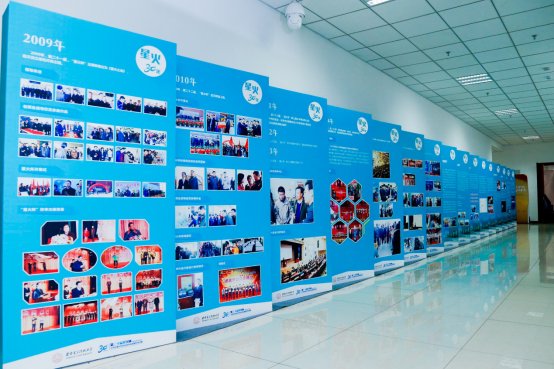 https://news.xidian.edu.cn/__local/6/48/CD/08184E3E05583217BC2112A6B7B_80C12D8B_C811E.png https://news.xidian.edu.cn/__local/6/48/CD/08184E3E05583217BC2112A6B7B_80C12D8B_C811E.png