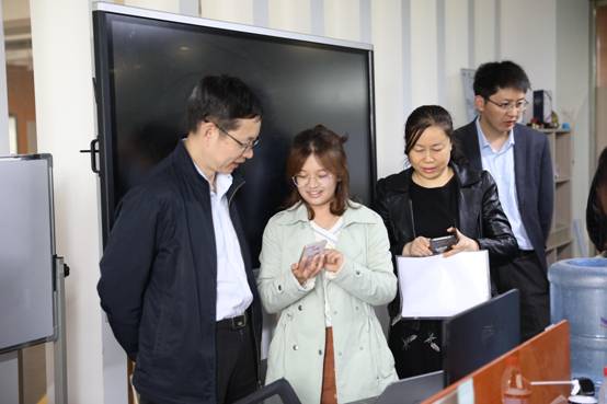 https://news.xidian.edu.cn/__local/4/C4/AB/CFD3AE06BC3DA910D3EF8BE9CDC_1847E0C9_2D60D.jpg