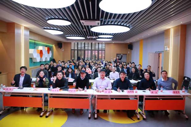 https://news.xidian.edu.cn/__local/C/BF/98/E7A29E85CB16C2B16B8EBBC3754_47D70DD1_2FCF6.jpg