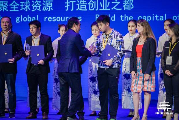 https://news.xidian.edu.cn/__local/D/5D/DD/9C1E76E1823AA9B3B794FDADD02_65E59268_40BDD.jpg