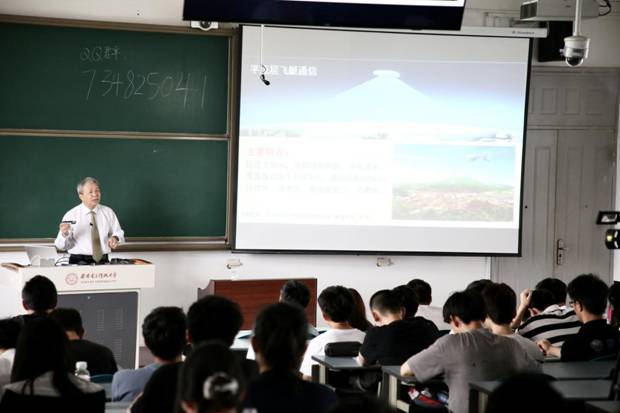 https://news.xidian.edu.cn/__local/B/15/0F/B7E18E9B94A8A9971077DD14684_AEA87126_15A9C.jpg