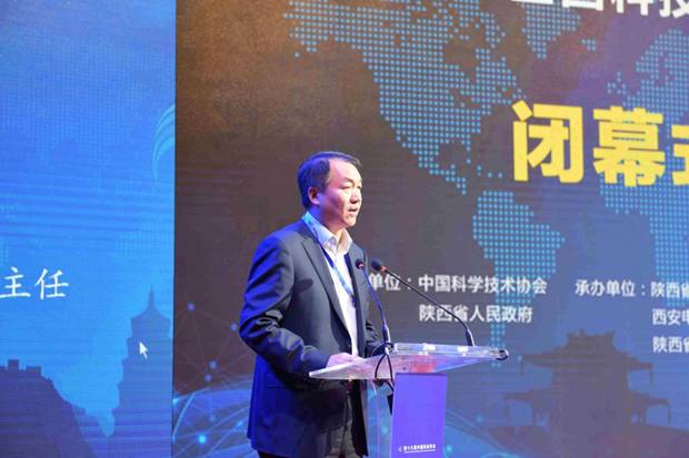 大赛评委会主任、清华大学中国创业研究中心主任高建宣布获奖结果